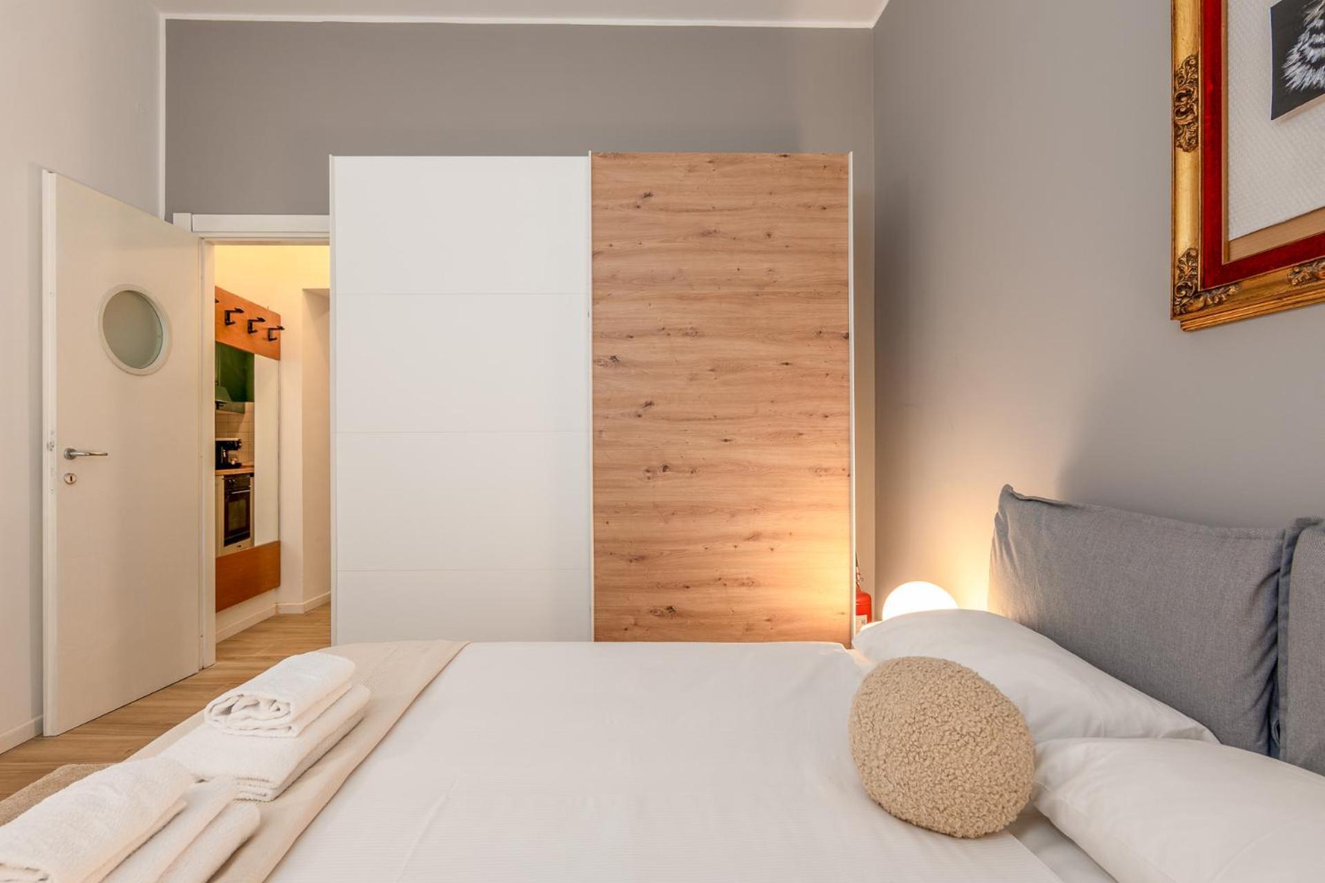 Elegant And Stylish Design In Brera Near The Metro *